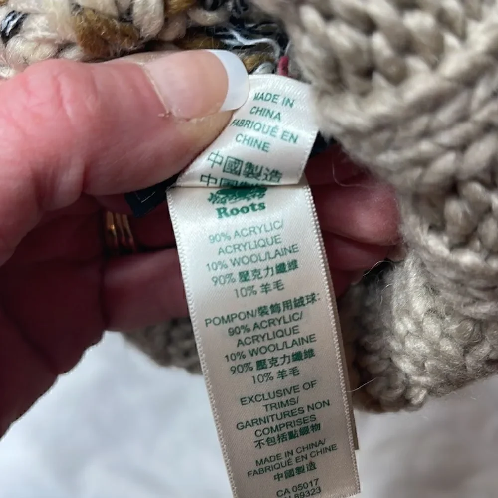 Roots Canada‎ Beige/Tan Chunky Knit Pom Pom Wool Blend Hat And Mittens.